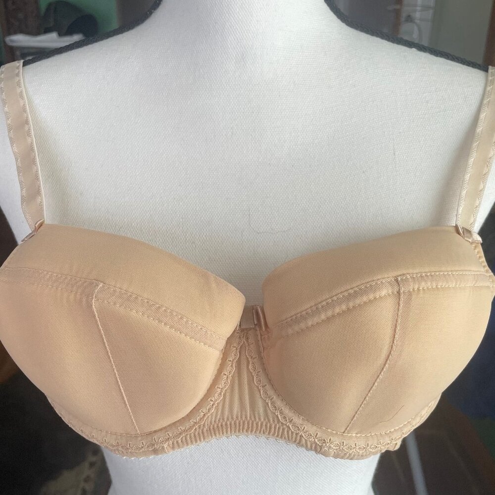 EUC 60G Comexim Basic Beige Padded Plunge Polish Bra